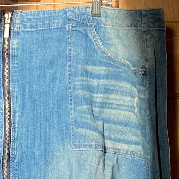 Lane Bryant Zip Front Raw Hem Distressed Denim Jean A-Line Skirt Size 28 - Picture 2 of 16